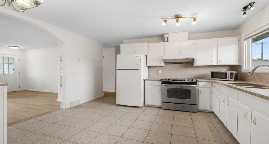 268 Madeira Place, Calgary, Alberta T2A5T1, 5 Bedroom Bedrooms, 0 ,2 BathroomBathrooms,Residential,For Sale,Madeira,0,A2326897