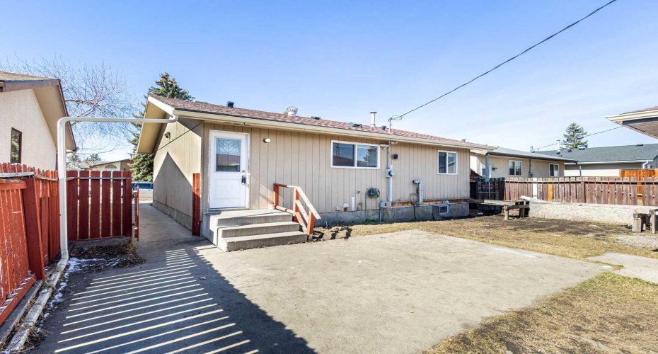 268 Madeira Place, Calgary, Alberta T2A5T1, 5 Bedroom Bedrooms, 0 ,2 BathroomBathrooms,Residential,For Sale,Madeira,0,A2326897