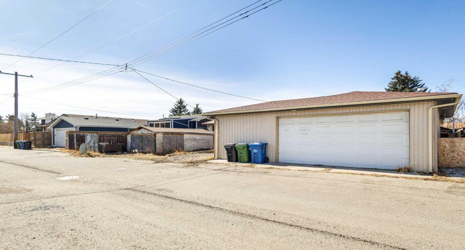268 Madeira Place, Calgary, Alberta T2A5T1, 5 Bedroom Bedrooms, 0 ,2 BathroomBathrooms,Residential,For Sale,Madeira,0,A2326897