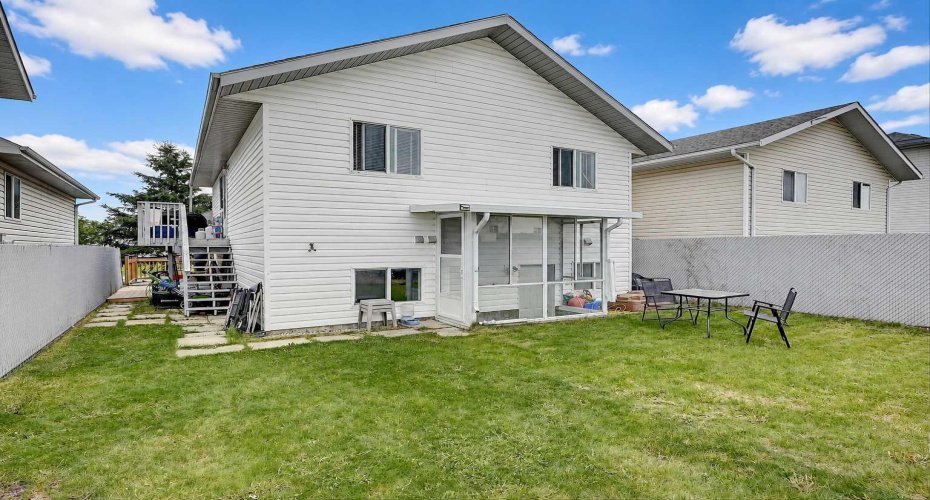 9748 123 Avenue, Grande Prairie, Alberta T8V7K9, 3 Bedroom Bedrooms, 0 ,2 BathroomBathrooms,Residential,For Sale,123,0,A2326950