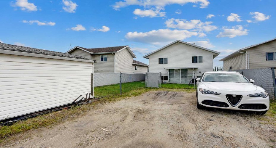 9748 123 Avenue, Grande Prairie, Alberta T8V7K9, 3 Bedroom Bedrooms, 0 ,2 BathroomBathrooms,Residential,For Sale,123,0,A2326950