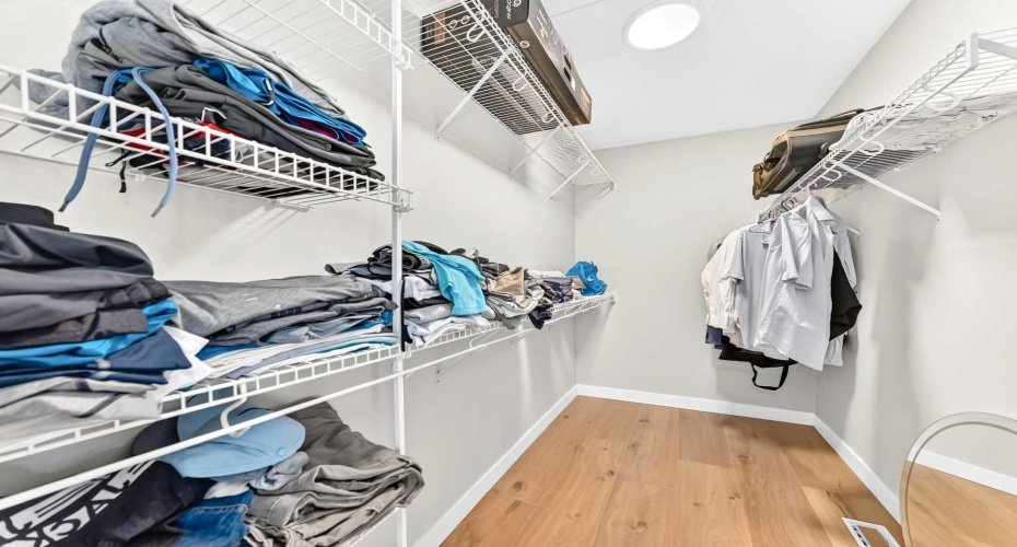 Massive ensuite Walk in Closet