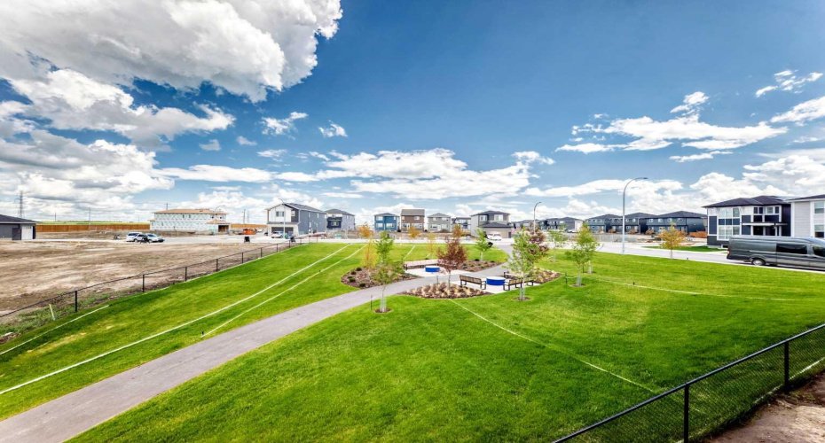 Siding this beautiful park and walking path.  Only 1 neighbour!