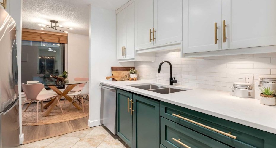 718 12 Avenue, Calgary, Alberta T2R 0H7, 2 Bedroom Bedrooms, 0 ,1 BathroomBathrooms,Residential,For Sale,12,0,A2278007
