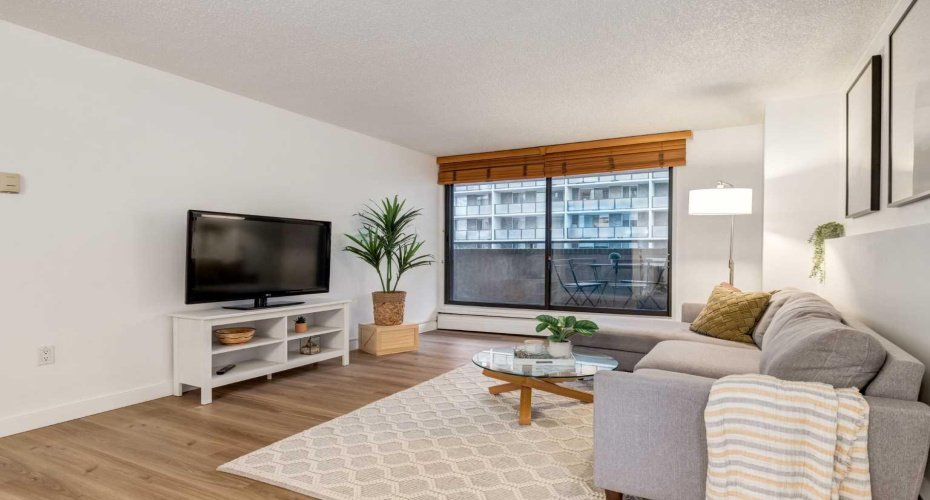718 12 Avenue, Calgary, Alberta T2R 0H7, 2 Bedroom Bedrooms, 0 ,1 BathroomBathrooms,Residential,For Sale,12,0,A2278007