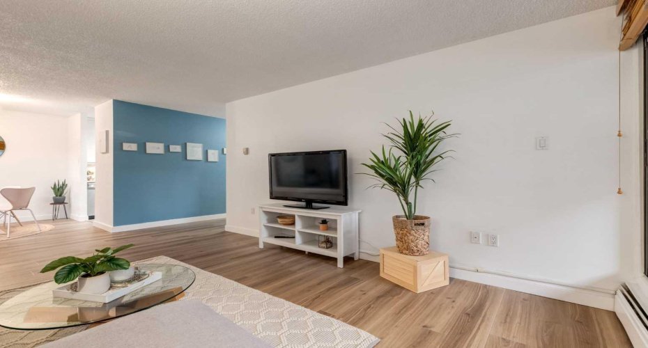 718 12 Avenue, Calgary, Alberta T2R 0H7, 2 Bedroom Bedrooms, 0 ,1 BathroomBathrooms,Residential,For Sale,12,0,A2278007