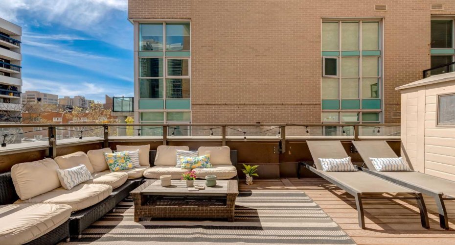 718 12 Avenue, Calgary, Alberta T2R 0H7, 2 Bedroom Bedrooms, 0 ,1 BathroomBathrooms,Residential,For Sale,12,0,A2278007
