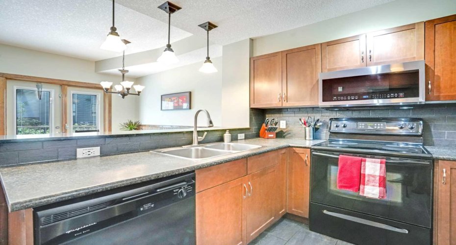 121 Kananaskis Way, Canmore, Alberta T1W 2X2, 2 Bedroom Bedrooms, 0 ,3 BathroomBathrooms,Residential,For Sale,Kananaskis Way,0,A2286564