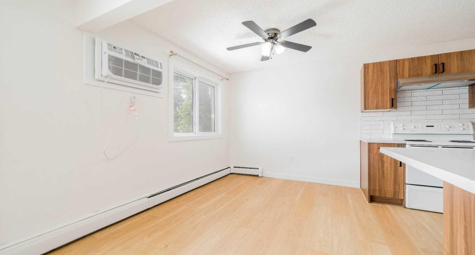 663 12 Street, Medicine Hat, Alberta T1A7M1, 2 Bedroom Bedrooms, 0 ,1 BathroomBathrooms,Residential,For Sale,12,0,A2302258