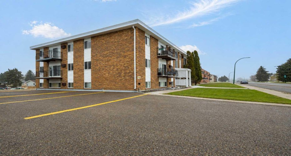 663 12 Street, Medicine Hat, Alberta T1A7M1, 2 Bedroom Bedrooms, 0 ,1 BathroomBathrooms,Residential,For Sale,12,0,A2302258