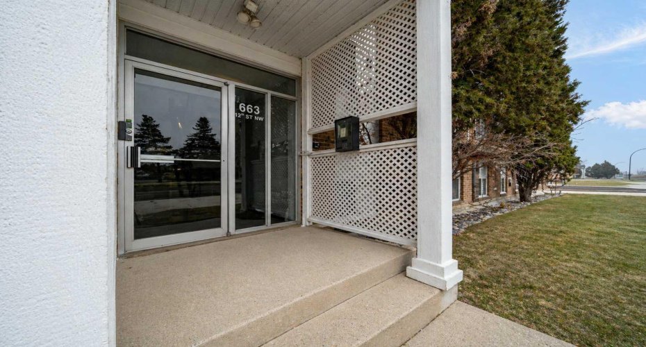 663 12 Street, Medicine Hat, Alberta T1A7M1, 2 Bedroom Bedrooms, 0 ,1 BathroomBathrooms,Residential,For Sale,12,0,A2302258