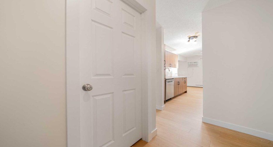 663 12 Street, Medicine Hat, Alberta T1A7M1, 2 Bedroom Bedrooms, 0 ,1 BathroomBathrooms,Residential,For Sale,12,0,A2302258