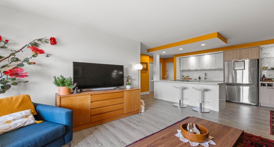 2909 17 Avenue, Calgary, Alberta T3E 0B1, 2 Bedroom Bedrooms, 0 ,1 BathroomBathrooms,Residential,For Sale,17,0,A2306308