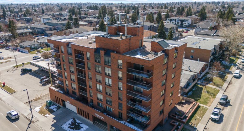 2909 17 Avenue, Calgary, Alberta T3E 0B1, 2 Bedroom Bedrooms, 0 ,1 BathroomBathrooms,Residential,For Sale,17,0,A2306308