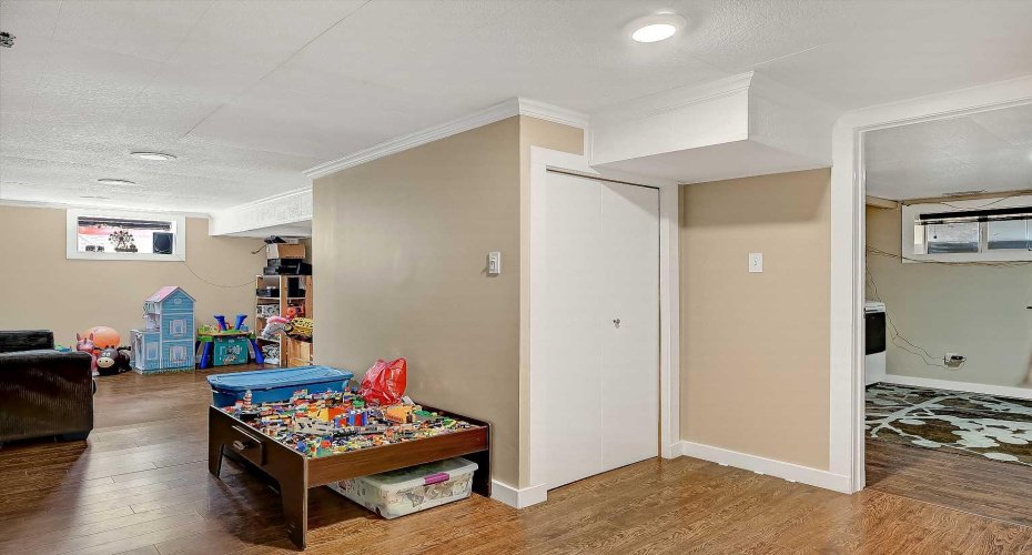 9624 Hillcrest Drive, Grande Prairie, Alberta T8V 1A8, 3 Bedroom Bedrooms, 0 ,2 BathroomBathrooms,Residential,For Sale,Hillcrest,0,A2313389