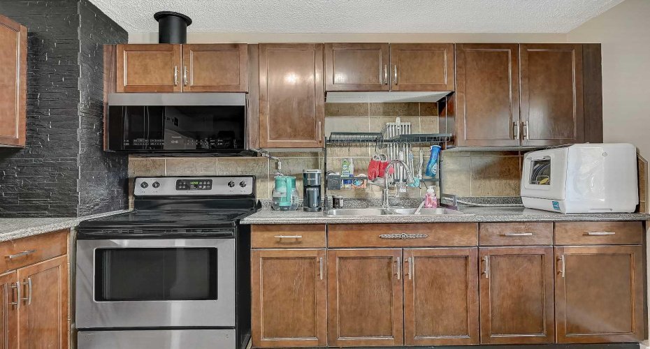 9624 Hillcrest Drive, Grande Prairie, Alberta T8V 1A8, 3 Bedroom Bedrooms, 0 ,2 BathroomBathrooms,Residential,For Sale,Hillcrest,0,A2313389