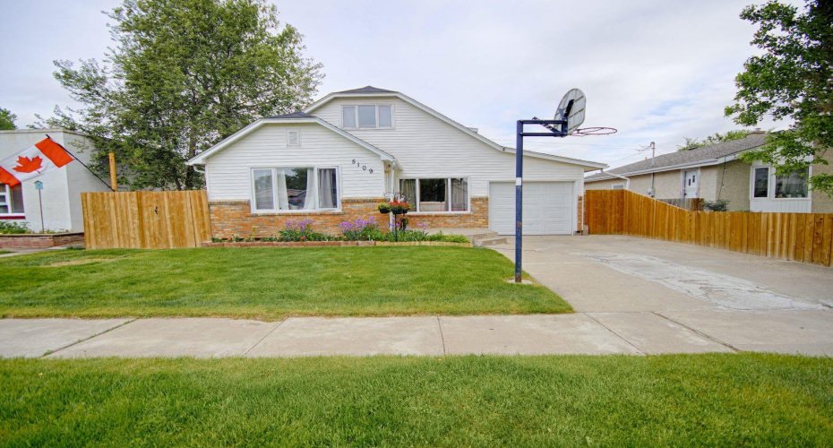 5109 44 ave, Taber, Alberta T1G1A9, 4 Bedroom Bedrooms, 0 ,2 BathroomBathrooms,Residential,For Sale,44 ave,0,A2316359