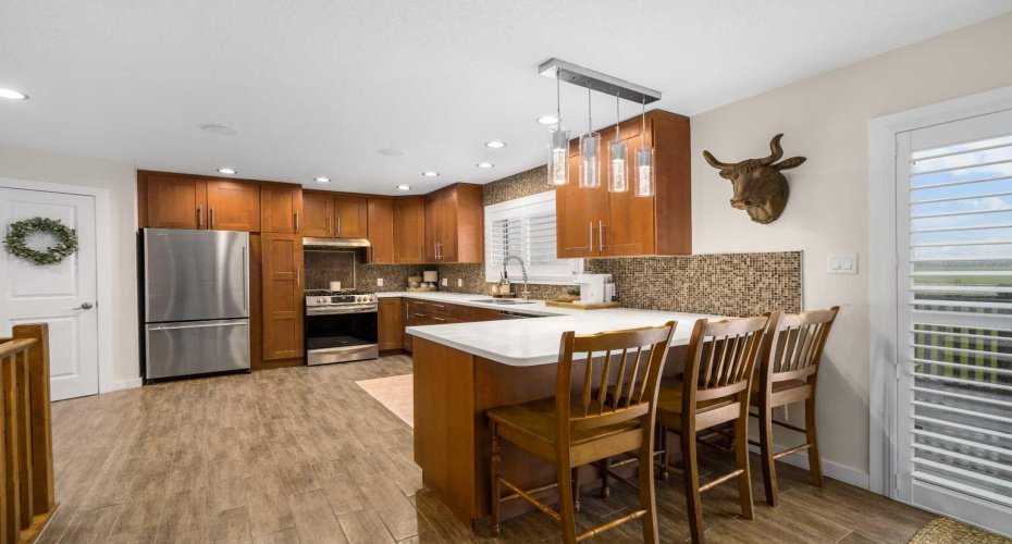 Kitchen w/Breakfast Bar