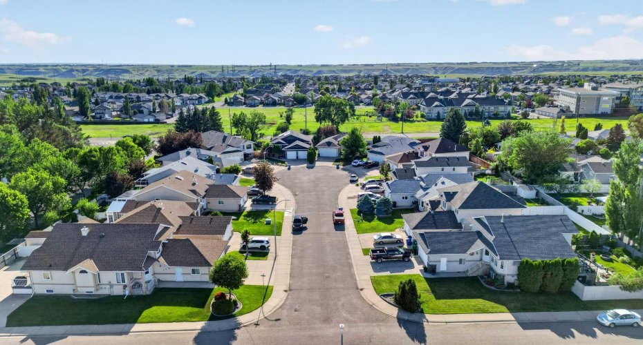 27 Cougar Bay, Lethbridge, Alberta T1H 6H3, 3 Bedroom Bedrooms, 0 ,3 BathroomBathrooms,Residential,For Sale,Cougar,0,A2327209