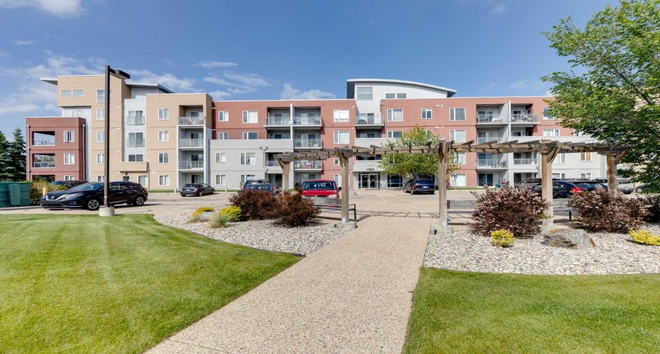 604 East Lake Boulevard, Airdrie, Alberta T4A 0G5, 2 Bedroom Bedrooms, 0 ,2 BathroomBathrooms,Residential,For Sale,East Lake,0,A2327228