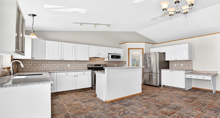 417 9 Street, Beiseker, Alberta T0M 0G0, 5 Bedroom Bedrooms, 0 ,3 BathroomBathrooms,Residential,For Sale,9,0,A2327254