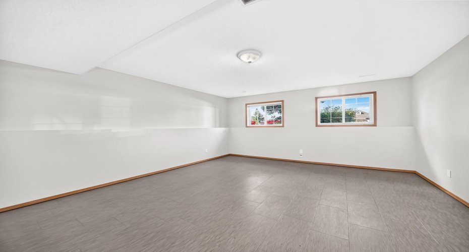 417 9 Street, Beiseker, Alberta T0M 0G0, 5 Bedroom Bedrooms, 0 ,3 BathroomBathrooms,Residential,For Sale,9,0,A2327254