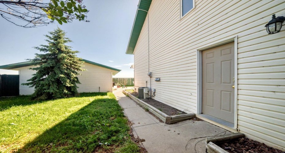 417 9 Street, Beiseker, Alberta T0M 0G0, 5 Bedroom Bedrooms, 0 ,3 BathroomBathrooms,Residential,For Sale,9,0,A2327254
