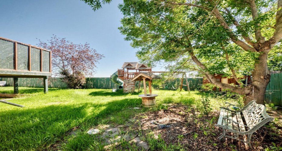 417 9 Street, Beiseker, Alberta T0M 0G0, 5 Bedroom Bedrooms, 0 ,3 BathroomBathrooms,Residential,For Sale,9,0,A2327254