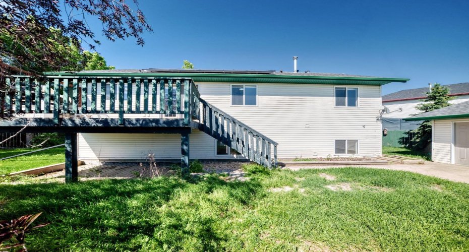 417 9 Street, Beiseker, Alberta T0M 0G0, 5 Bedroom Bedrooms, 0 ,3 BathroomBathrooms,Residential,For Sale,9,0,A2327254