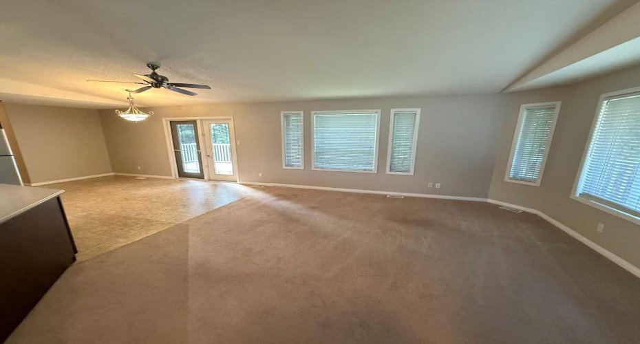 700 Carmichael Lane, Hinton, Alberta T7V1S9, 3 Bedroom Bedrooms, 0 ,2 BathroomBathrooms,Mobile,For Sale,Carmichael,0,A2327261