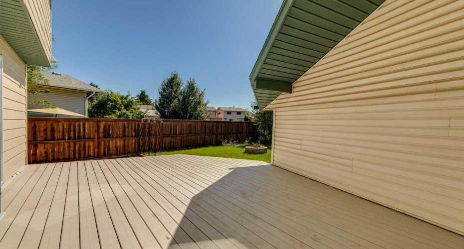 31 Sunvale Court, Calgary, Alberta T2X 5S7, 4 Bedroom Bedrooms, 0 ,2 BathroomBathrooms,Residential,For Sale,Sunvale,0,A2327353