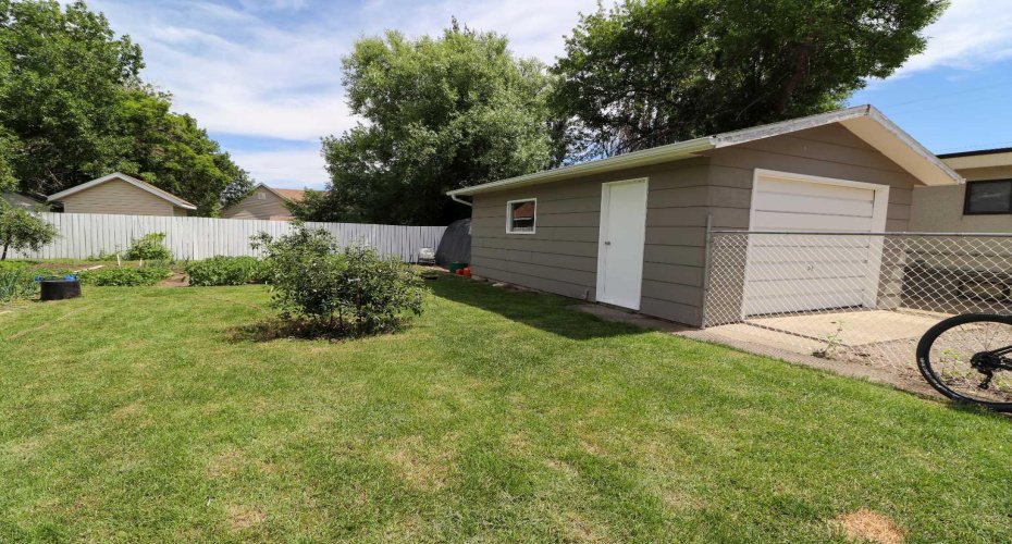 Garage/ Back Yard