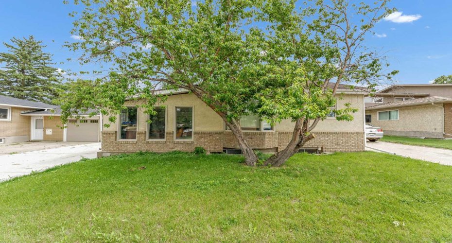 213 6 Street, Redcliff, Alberta T0J 2P0, 3 Bedroom Bedrooms, 0 ,2 BathroomBathrooms,Residential,For Sale,6,0,A2327372
