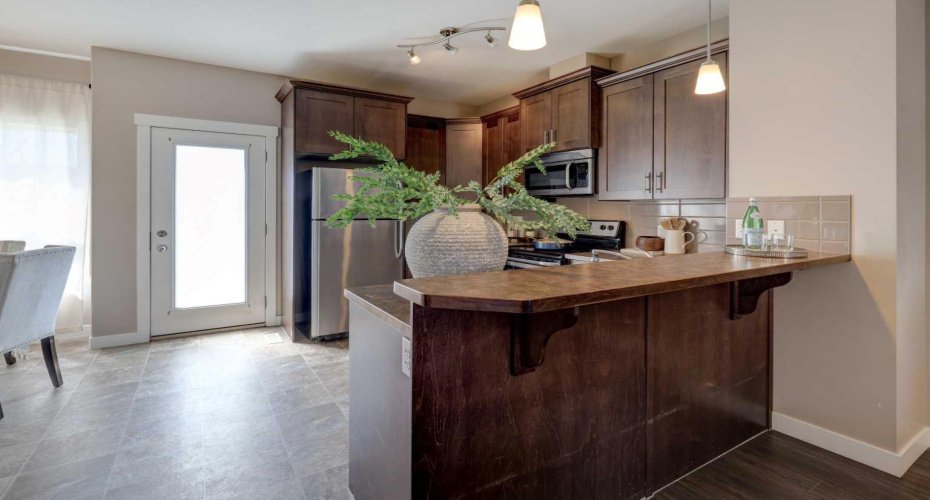 Kitchen with eating bar