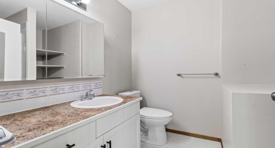 3 Pickering Close, Sylvan Lake, Alberta T4S 1K2, 5 Bedroom Bedrooms, 0 ,3 BathroomBathrooms,Residential,For Sale,Pickering,0,A2327400
