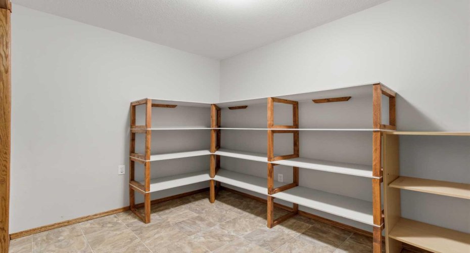 3 Pickering Close, Sylvan Lake, Alberta T4S 1K2, 5 Bedroom Bedrooms, 0 ,3 BathroomBathrooms,Residential,For Sale,Pickering,0,A2327400