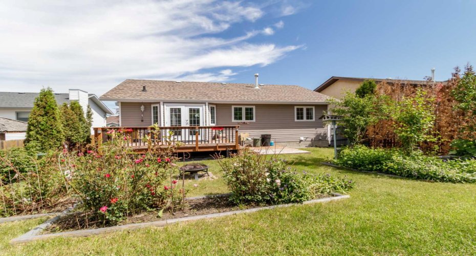 3 Pickering Close, Sylvan Lake, Alberta T4S 1K2, 5 Bedroom Bedrooms, 0 ,3 BathroomBathrooms,Residential,For Sale,Pickering,0,A2327400