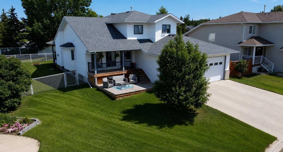 804 Cherry Crescent, Beaverlodge, Alberta T0H 0C0, 4 Bedroom Bedrooms, 0 ,4 BathroomBathrooms,Residential,For Sale,Cherry Crescent,0,A2327403