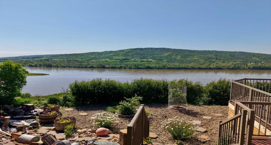 11514 101 Street, Peace River, Alberta T8S 1L9, 5 Bedroom Bedrooms, 0 ,3 BathroomBathrooms,Residential,For Sale,101,0,A2327432