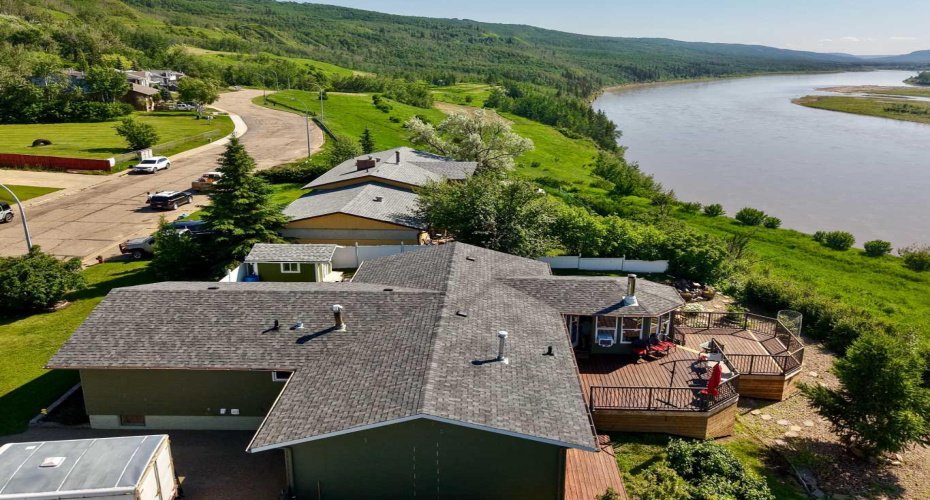 11514 101 Street, Peace River, Alberta T8S 1L9, 5 Bedroom Bedrooms, 0 ,3 BathroomBathrooms,Residential,For Sale,101,0,A2327432