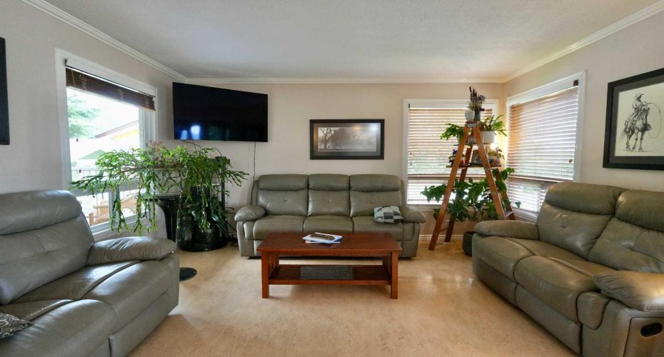 11514 101 Street, Peace River, Alberta T8S 1L9, 5 Bedroom Bedrooms, 0 ,3 BathroomBathrooms,Residential,For Sale,101,0,A2327432