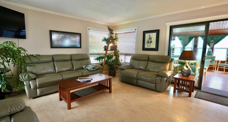 11514 101 Street, Peace River, Alberta T8S 1L9, 5 Bedroom Bedrooms, 0 ,3 BathroomBathrooms,Residential,For Sale,101,0,A2327432