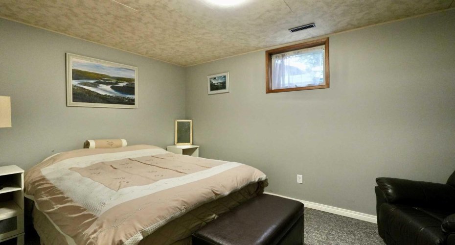 11514 101 Street, Peace River, Alberta T8S 1L9, 5 Bedroom Bedrooms, 0 ,3 BathroomBathrooms,Residential,For Sale,101,0,A2327432