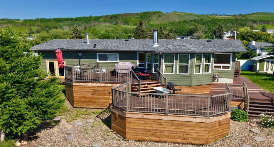 11514 101 Street, Peace River, Alberta T8S 1L9, 5 Bedroom Bedrooms, 0 ,3 BathroomBathrooms,Residential,For Sale,101,0,A2327432