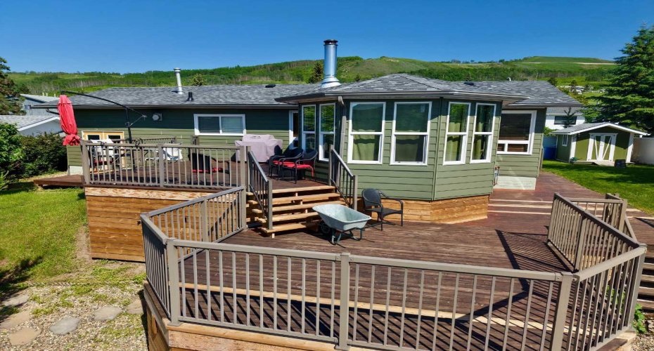 11514 101 Street, Peace River, Alberta T8S 1L9, 5 Bedroom Bedrooms, 0 ,3 BathroomBathrooms,Residential,For Sale,101,0,A2327432