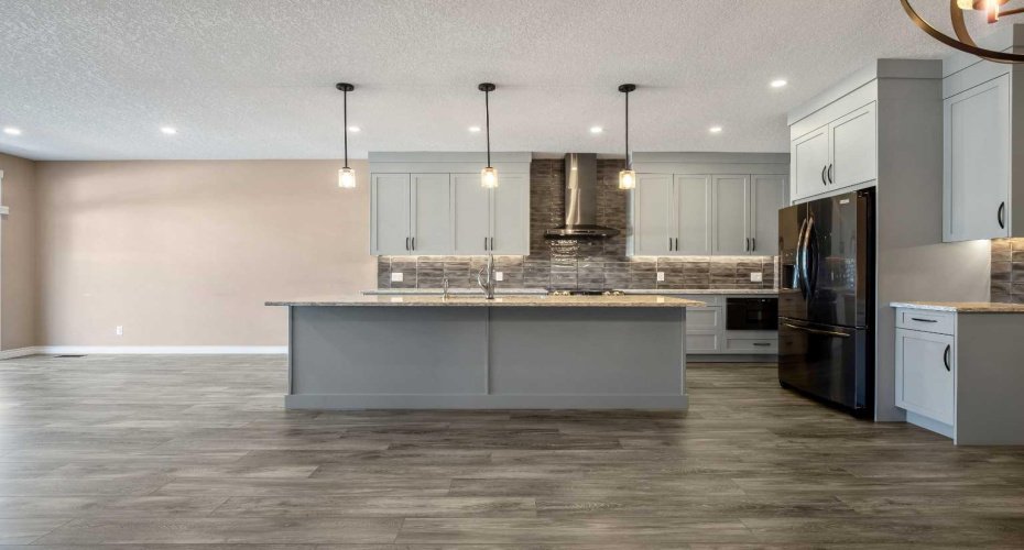 Gorgeous kitchen with soft close cabinets