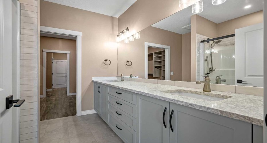 Ensuite with double sinks