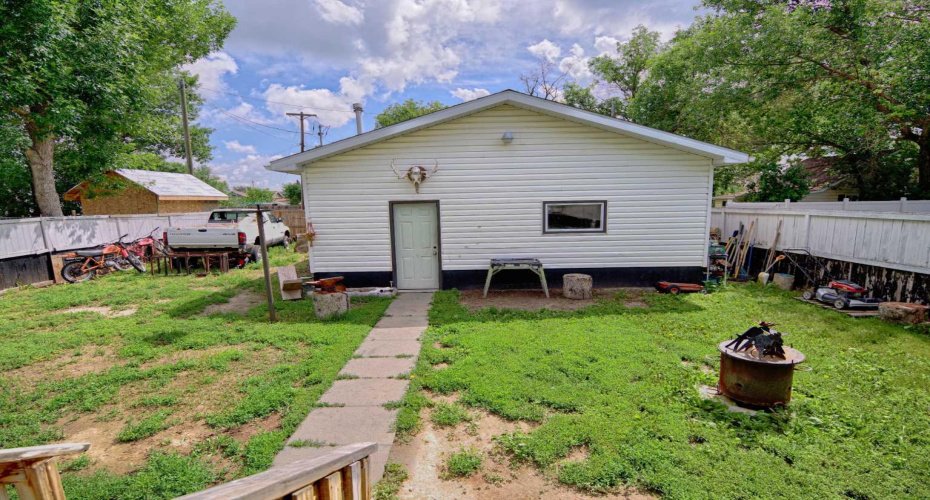 210 7 Street, Vauxhall, Alberta T0K2K0, 4 Bedroom Bedrooms, 0 ,1 BathroomBathrooms,Residential,For Sale,7,0,A2327449