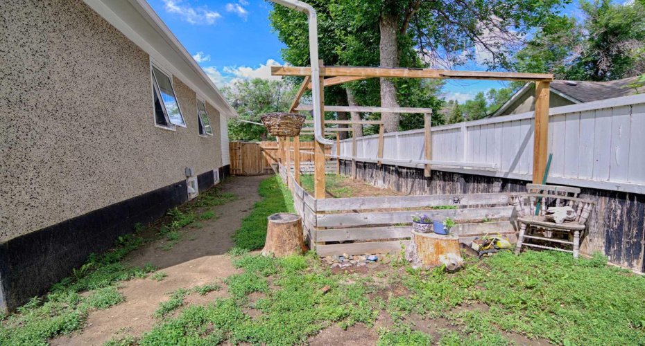 210 7 Street, Vauxhall, Alberta T0K2K0, 4 Bedroom Bedrooms, 0 ,1 BathroomBathrooms,Residential,For Sale,7,0,A2327449