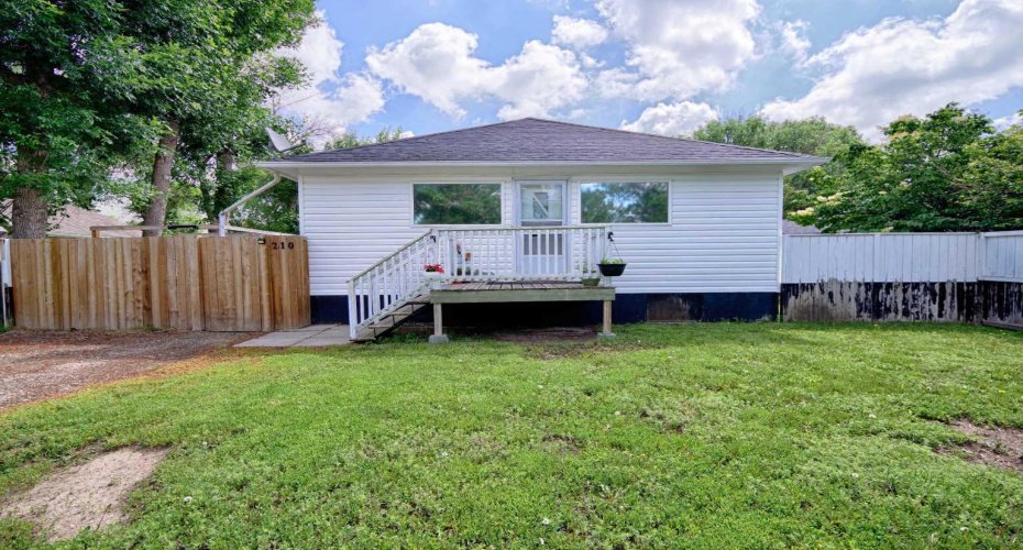 210 7 Street, Vauxhall, Alberta T0K2K0, 4 Bedroom Bedrooms, 0 ,1 BathroomBathrooms,Residential,For Sale,7,0,A2327449